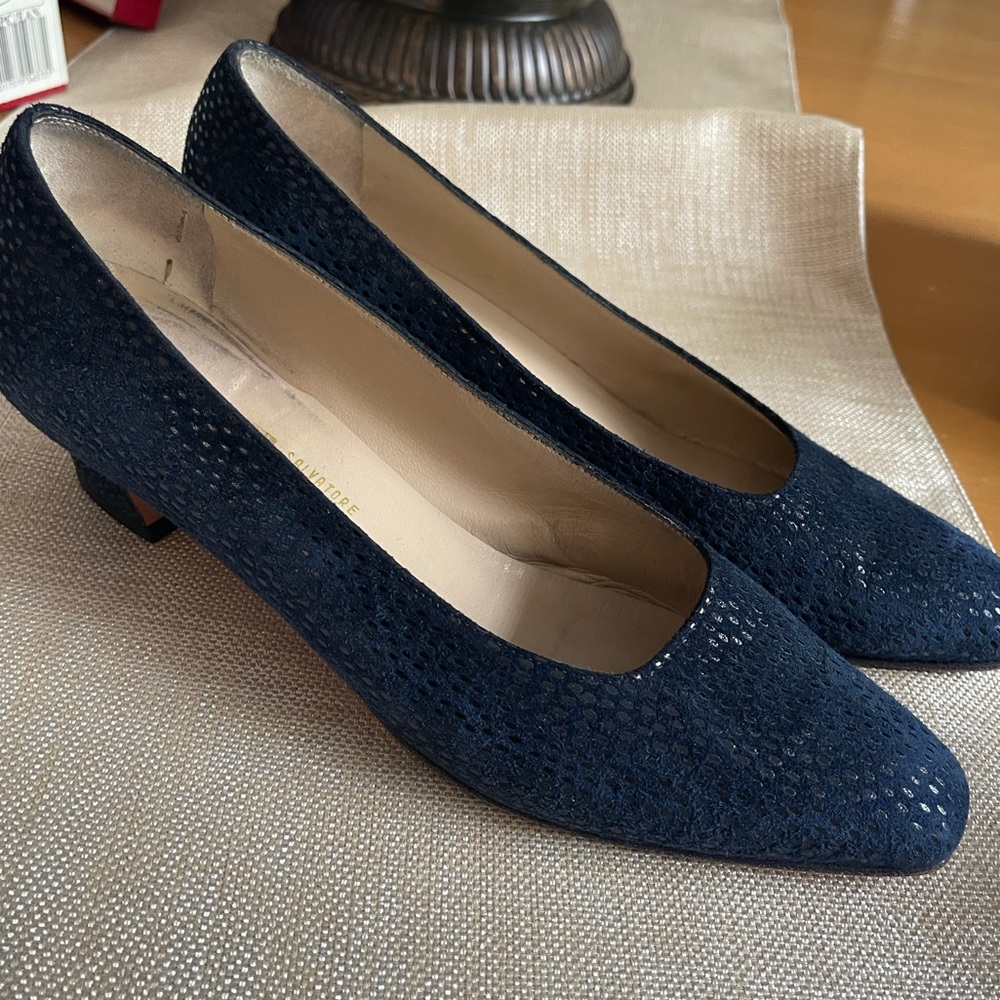 Salvatore Ferragamo Vintage Navy Heels - 8 AA
